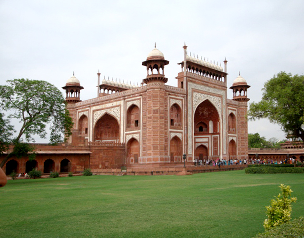 Gate-at-Taj-Mahal-india