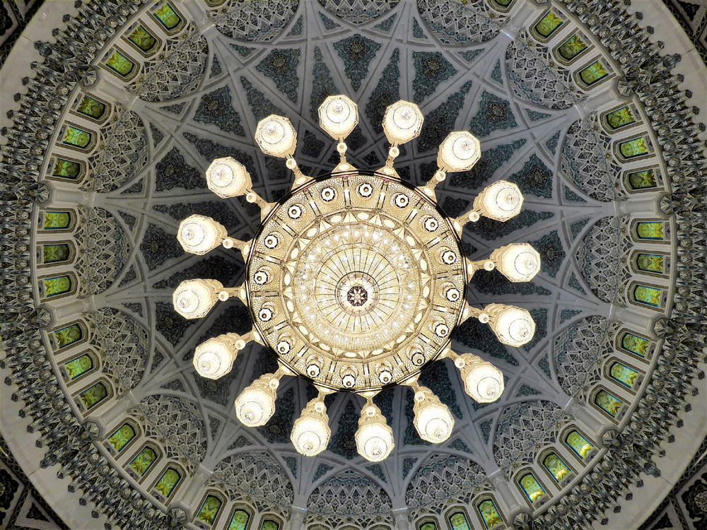 central-chandelier-in-grand-mosque-oman