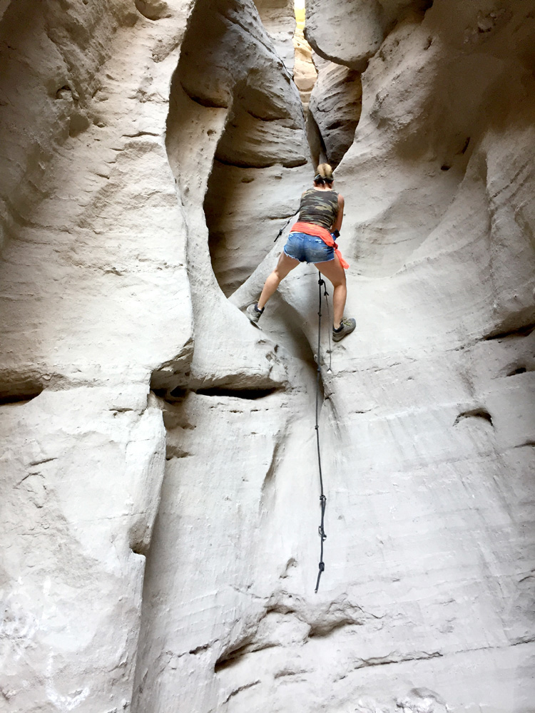 climber-on-the-ladders-hike-painted-canyon-california